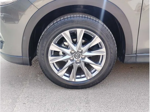 Car image 10