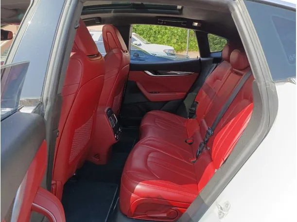 Car image 13