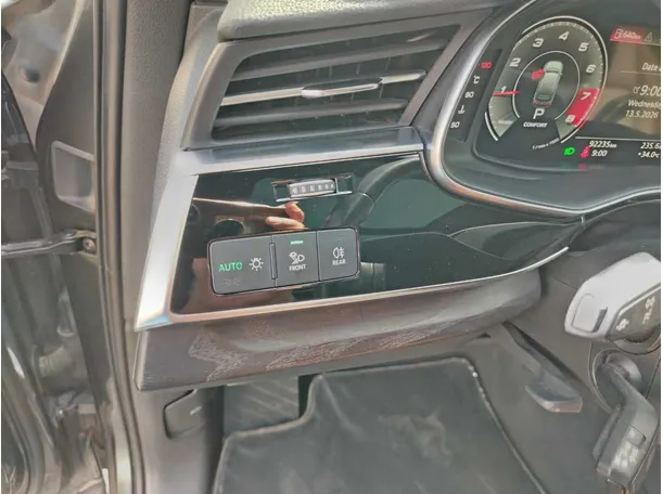 Car image 43