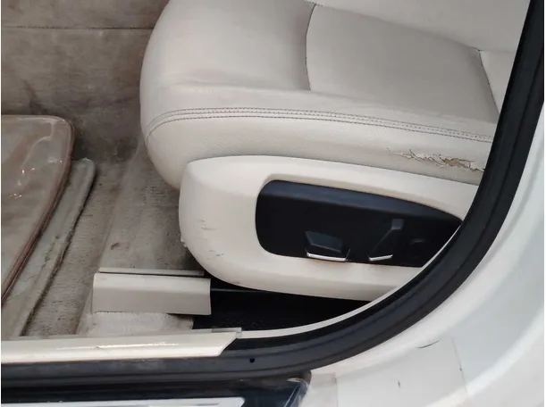 Car image 34