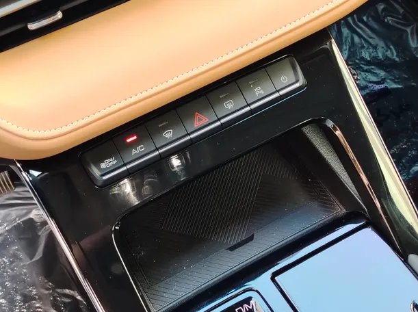 Car image 24