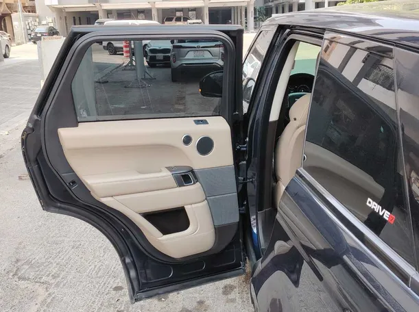 Car image 14