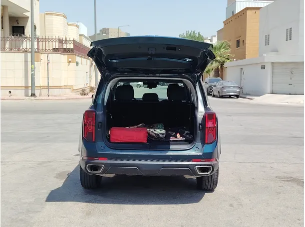 Car image 25