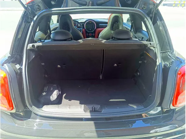 Car image 28