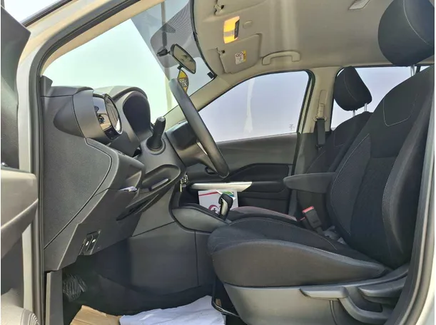 Car image 12