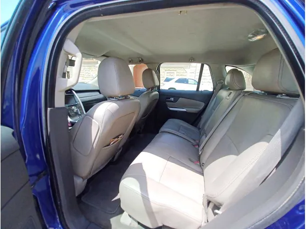 Car image 12
