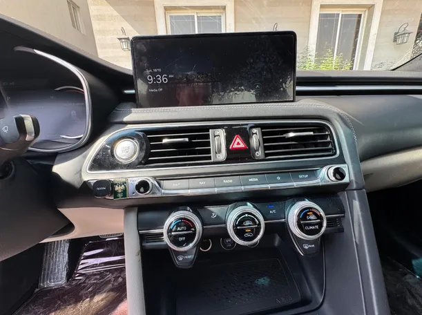 Car image 18