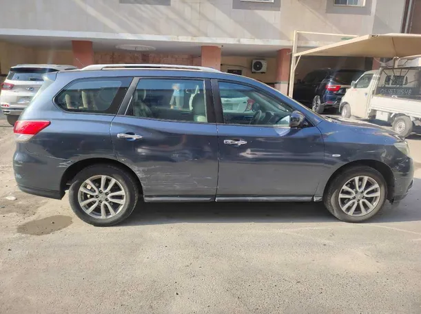 Car image 4