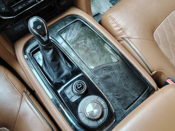 Car image 26
