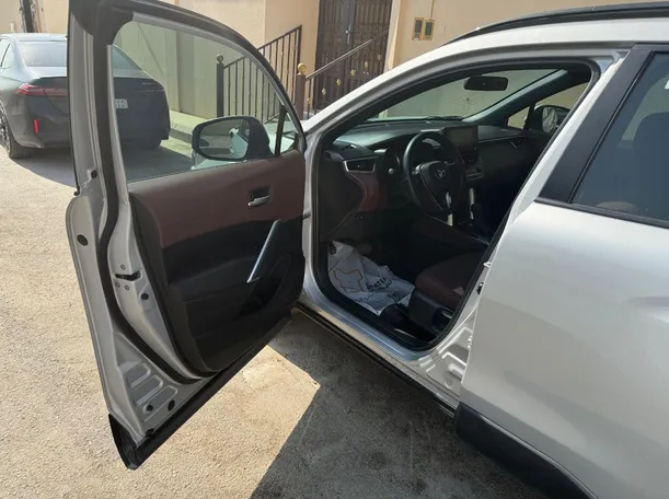 Car image 8