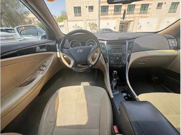 Car image 16