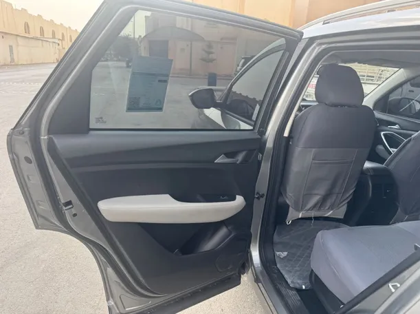 Car image 12