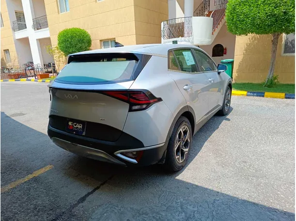 Car image 5
