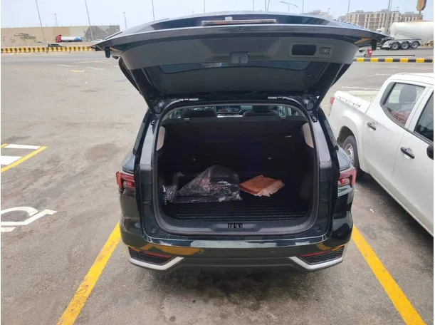 Car image 28