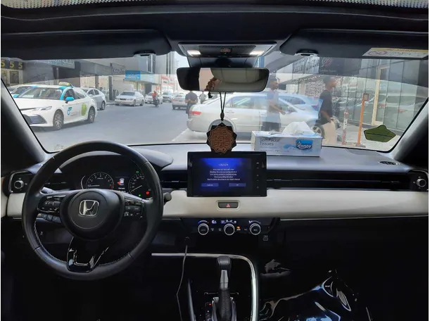 Car image 14