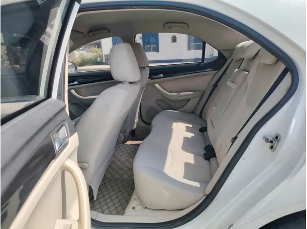 Car image 16
