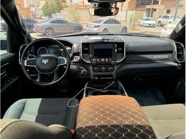 Car image 16