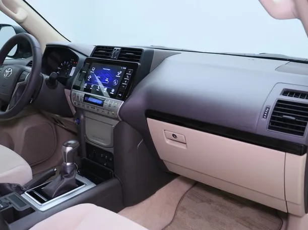 Car image 10