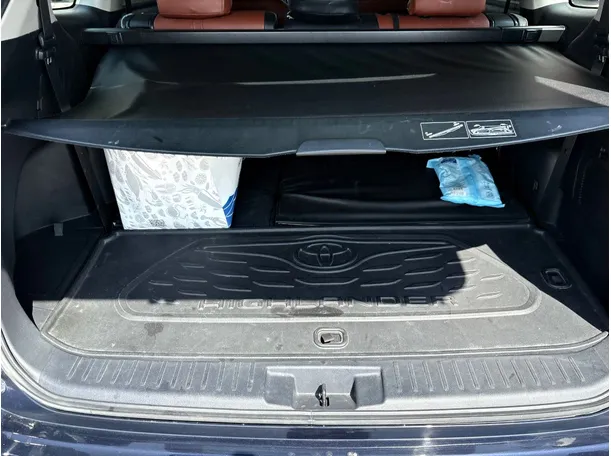 Car image 26