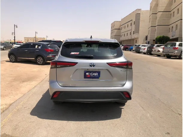 Car image 6