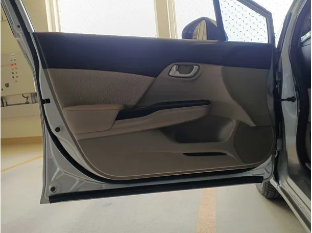 Car image 10