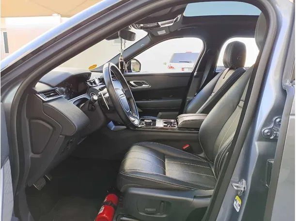 Car image 12