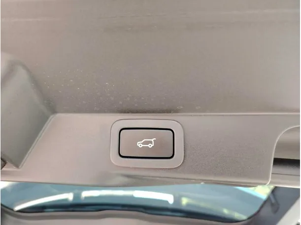 Car image 34