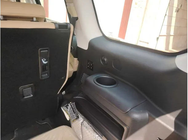 Car image 35