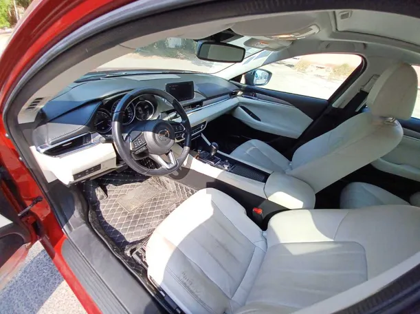 Car image 10