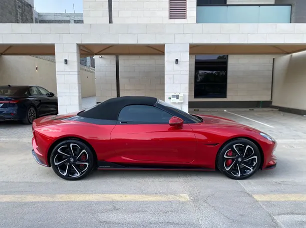 Car image 4