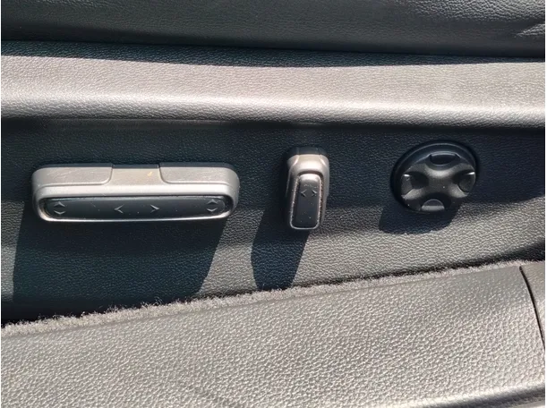 Car image 31
