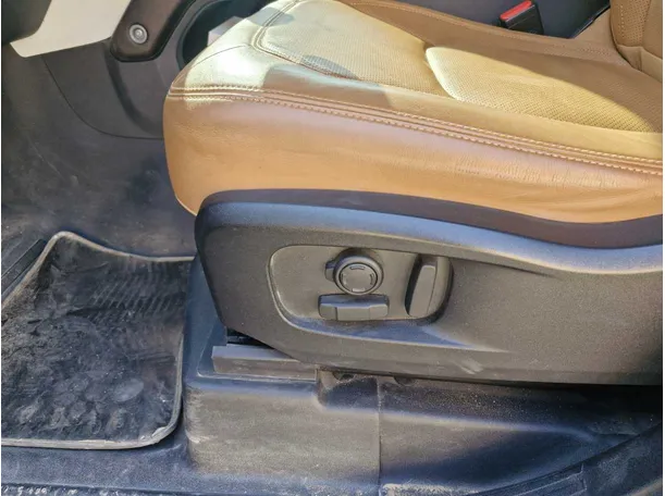 Car image 24