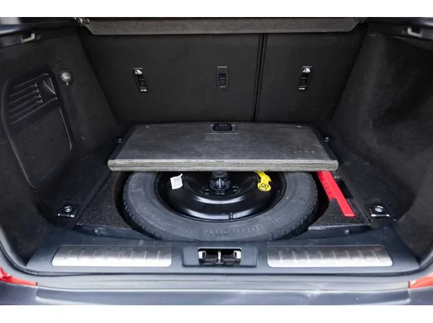 Car image 27