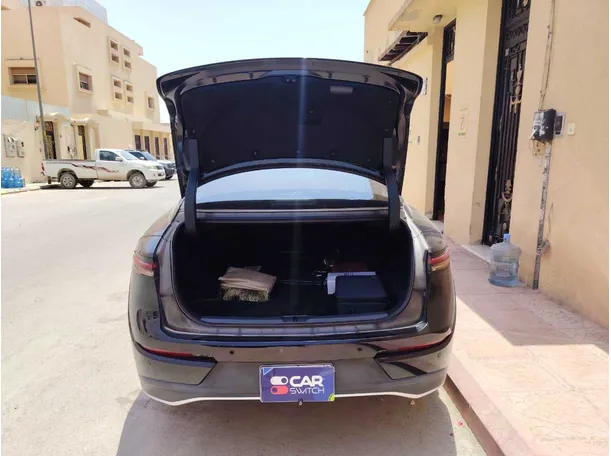 Car image 25