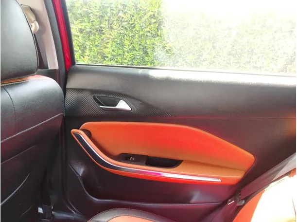 Car image 30
