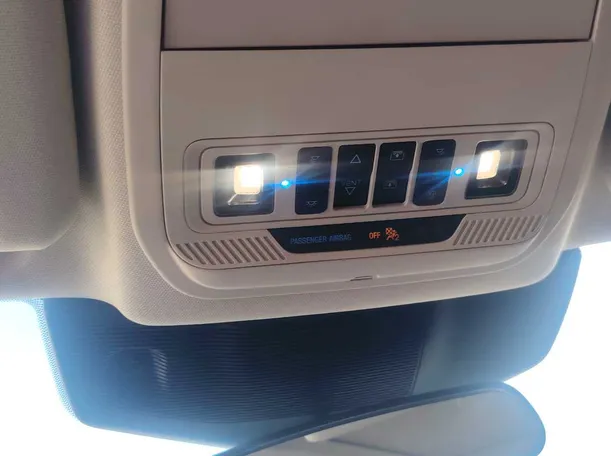Car image 26