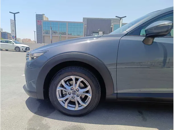 Car image 9