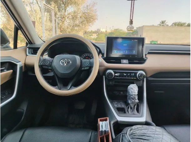 Car image 18