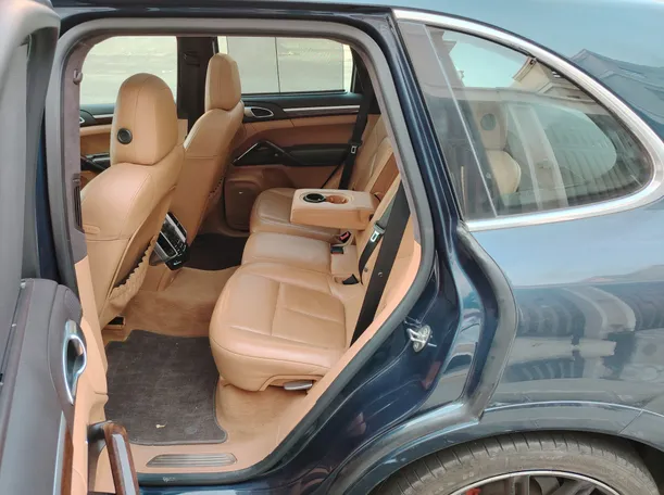 Car image 15