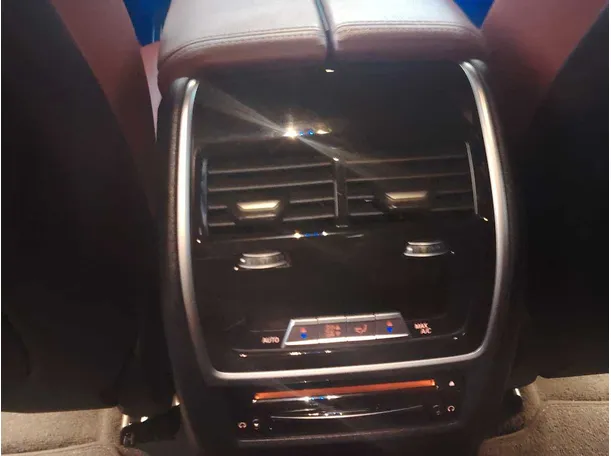 Car image 28