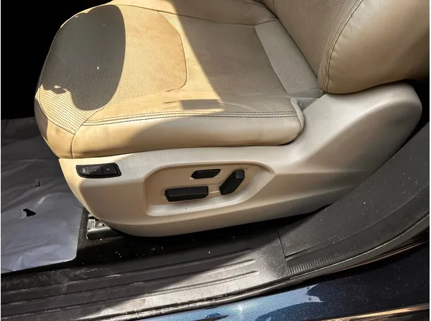 Car image 25