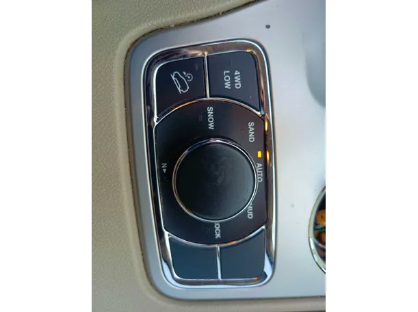 Car image 25