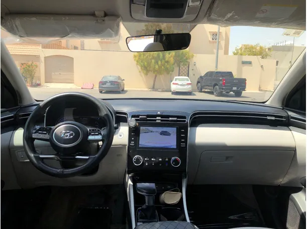 Car image 14