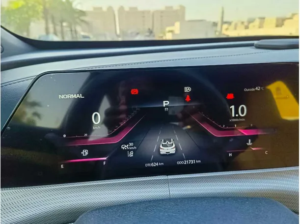 Car image 30