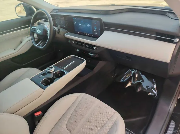 Car image 13