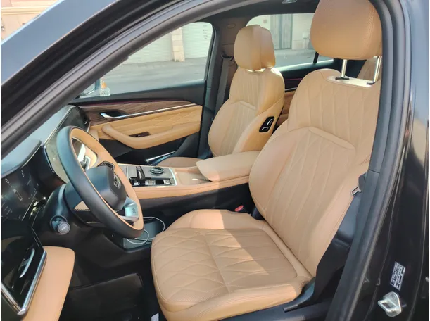 Car image 13