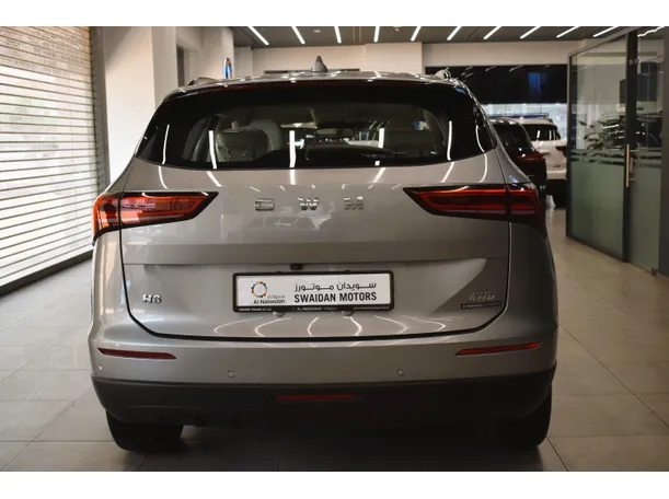 Car image 9