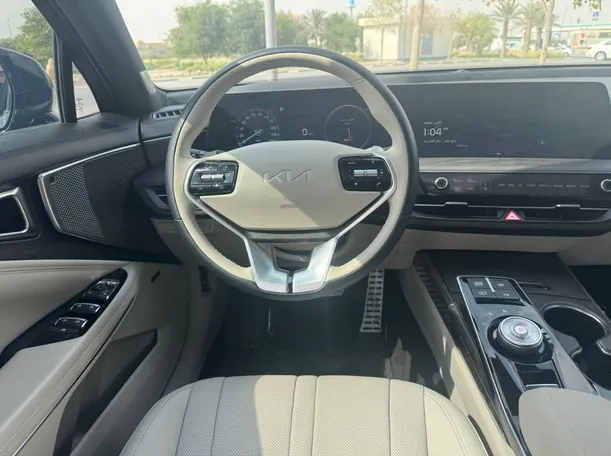Car image 18