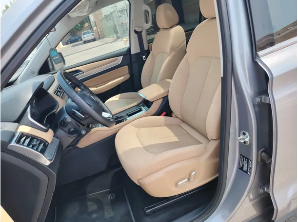 Car image 13