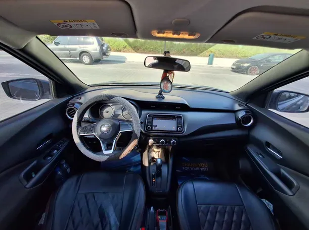 Car image 17